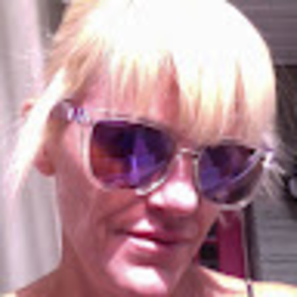 Meet your Posher, Christie - Picture 1 of 1